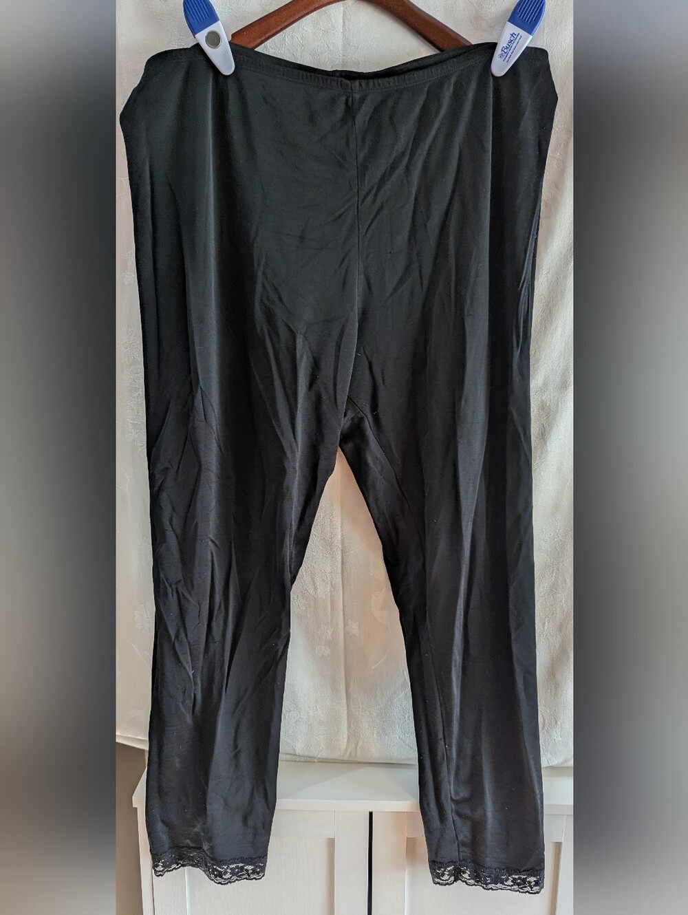 Cuddl Duds Black Lace-Hem Leggings